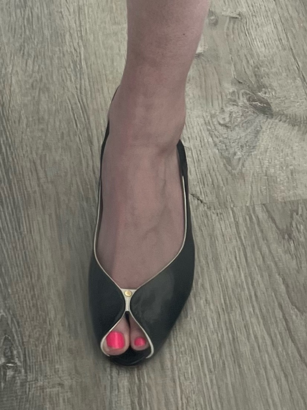 Vintage Gucci patent black Peep-Toe Slingback kitten Heels with White Piping